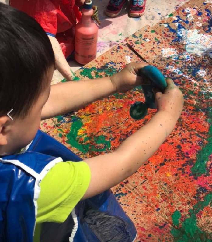 CompassSchoolUS's tweet image. Two year olds inspired by Jackson Pollock have created their own masterpiece!