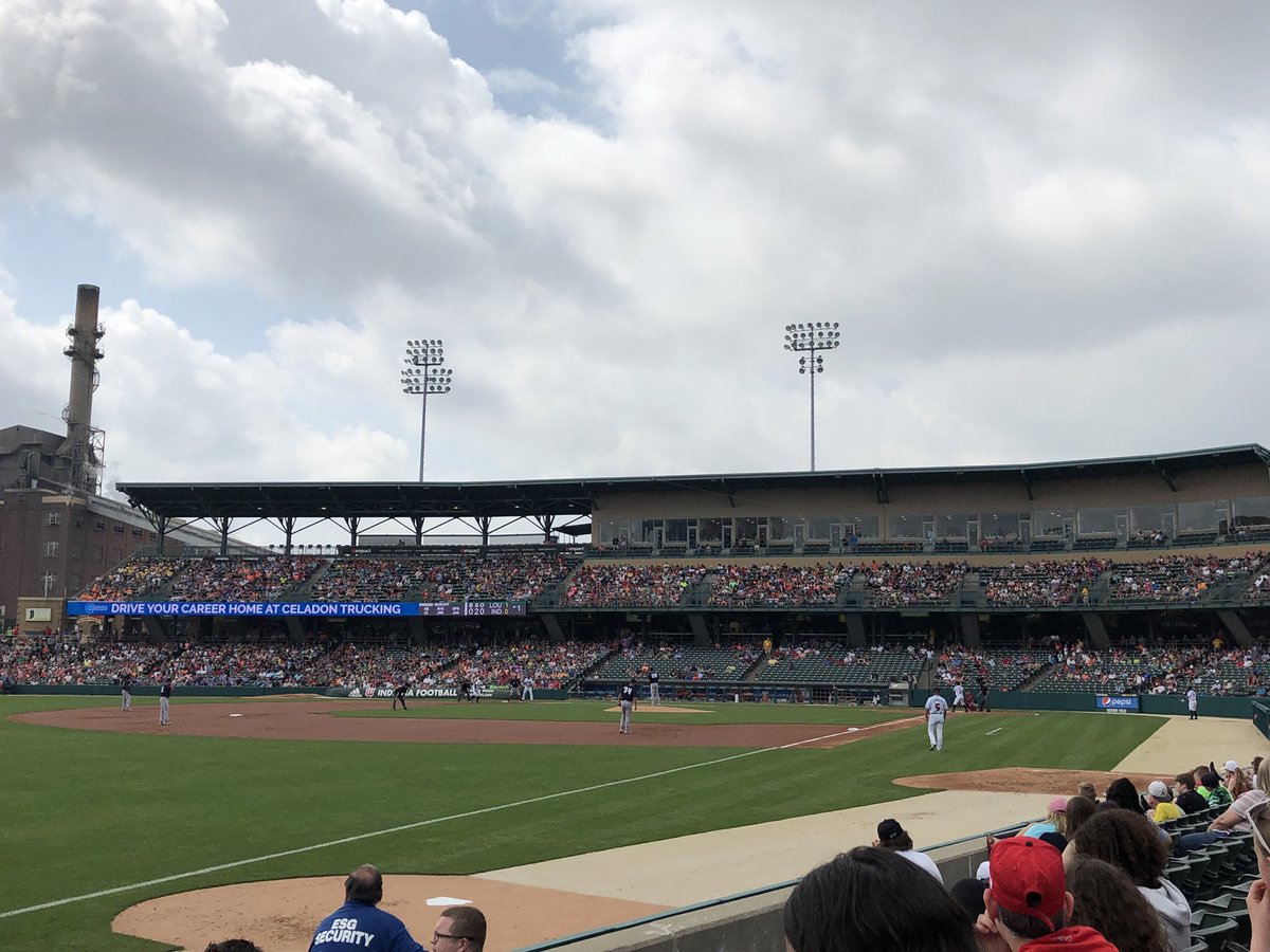 BurnettAMHS's tweet photo. Play ball! #AMHS2018 #rolltribe #seniorweek #AlexTigers https://t.co/OM6ONcNKXH