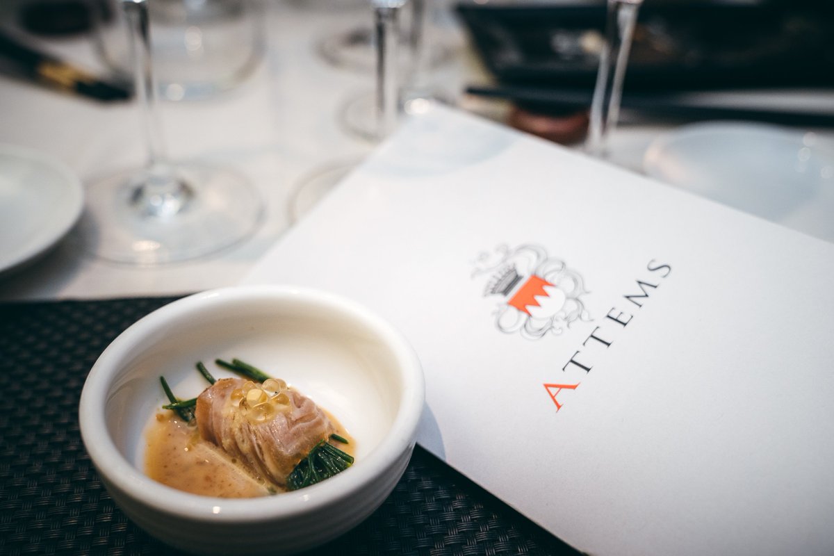 Due orizzonti che si uniscono raccontando una storia che parla di creatività, passione, tradizione e novità: è successo giovedì scorso da #FingersRestaurants, dove i #vini #Attems hanno incontrato la cucina dello Chef #RobertoOkabe. #AttemsTasting #IlBuonoDelFriuli