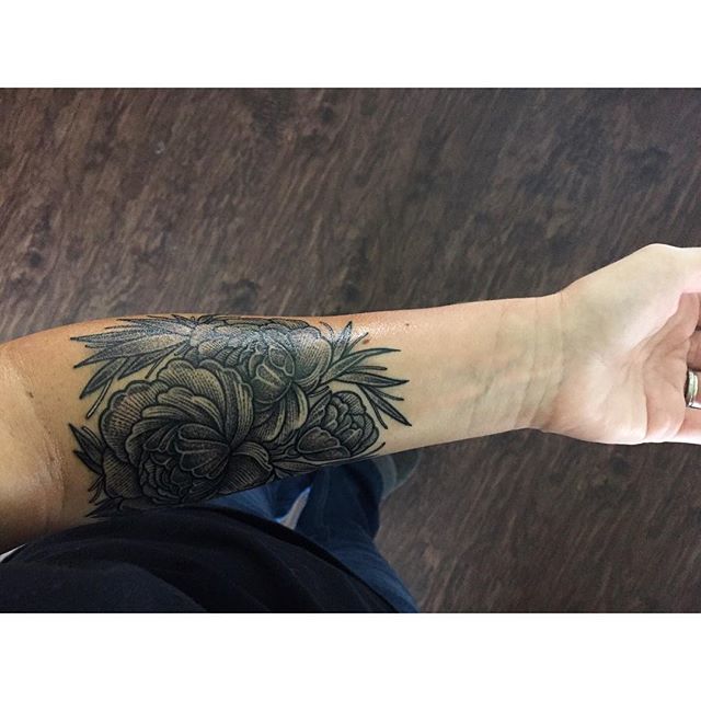 Share 69+ why is my tattoo shiny best in.cdgdbentre