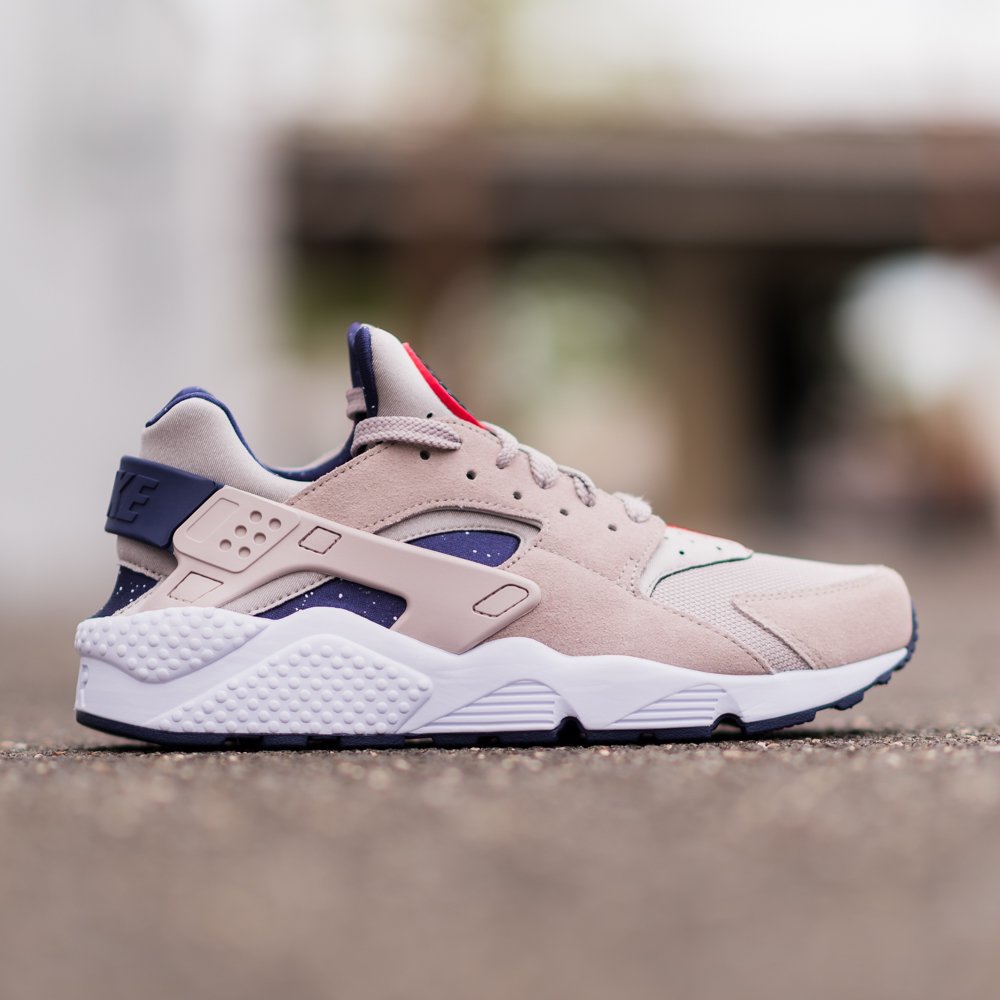 nike air huarache moon landing