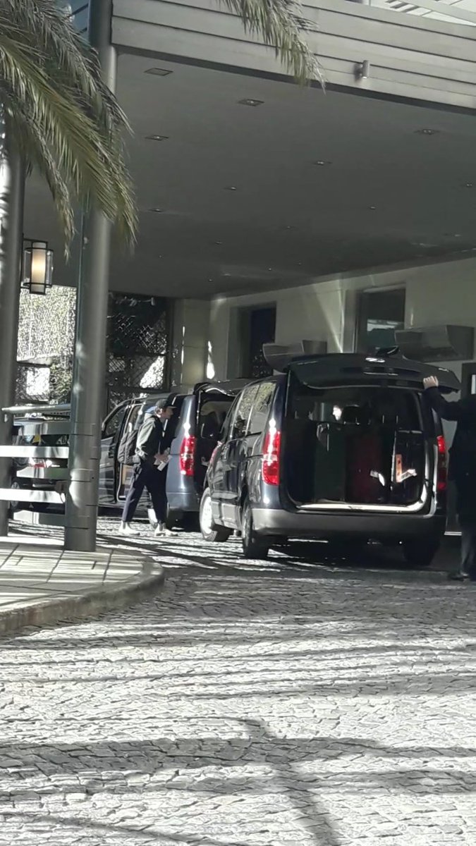 TheKings_1D's tweet photo. Hotel en el que hospeda Harry ✔
Llegada al hotel ✔
Llegada al aeropuerto ✔
Concierto de Harry 🔜

#WelcomeToArgentinaCHASM 
#WelcomeToArgentinaHarry 
#OneDirectionLifeSaver https://t.co/b2EpF6ffMm