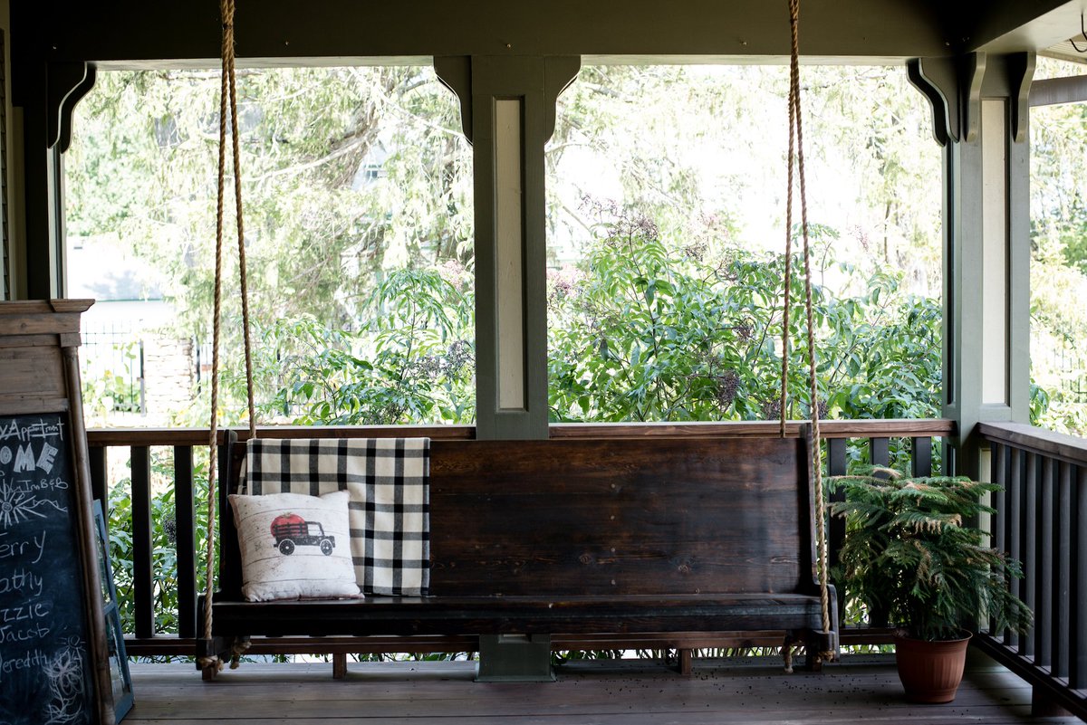 NSMagazine's tweet image. Looking to take a break from the city? Lincoln Way Inn is a dream getaway that is the epitome of rustic elegance. Get 15% off your stay when you book before May 31st ! lincolnwayinn.com