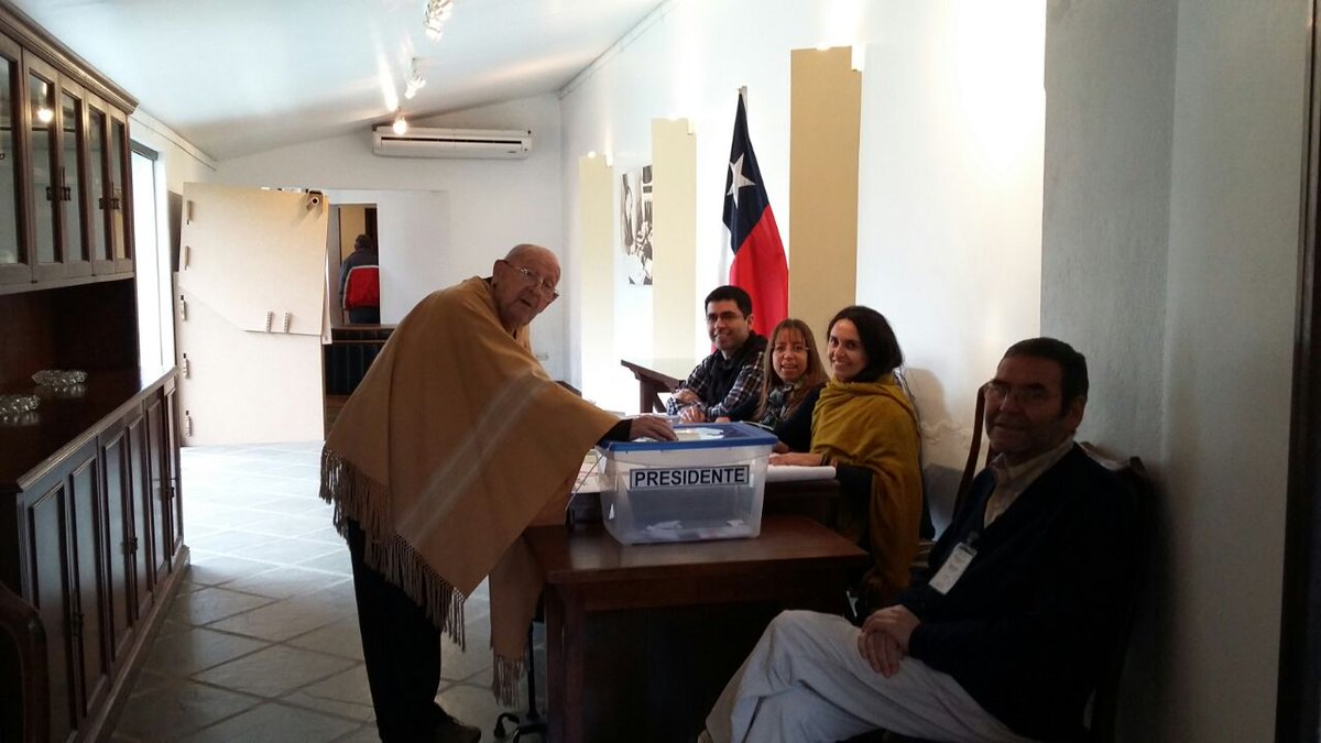 #VotoExterior 🇨🇱| Conoce más sobre tu derecho a sufragio como ciudadano chileno en el extranjero en el sitio web de  @Servel 👉 bit.ly/2kdTvdA