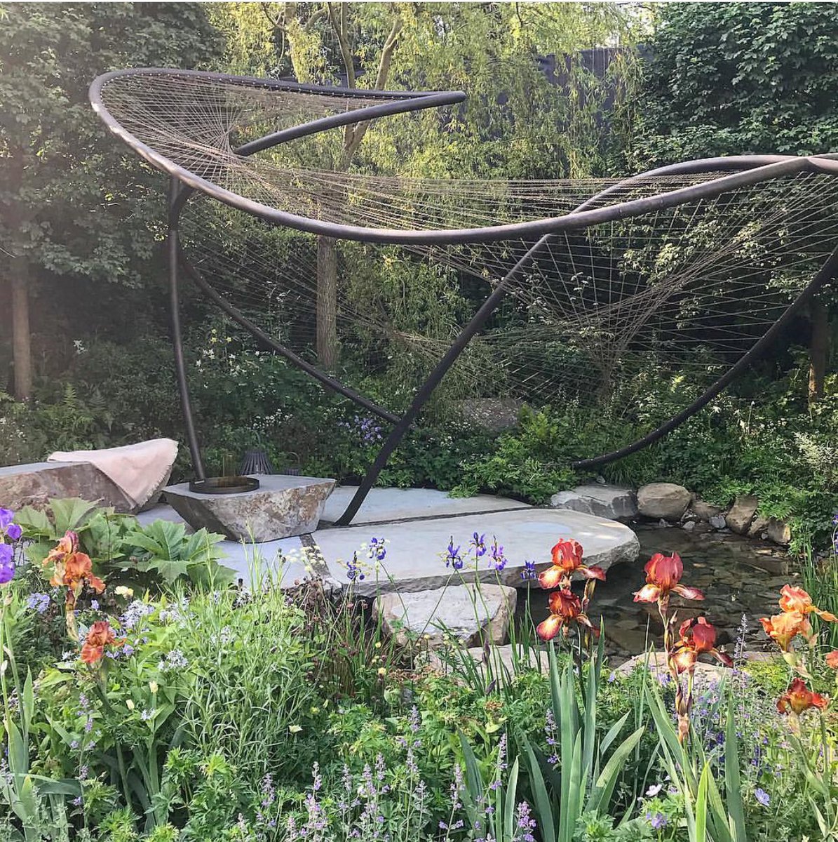 Tea_Designer's tweet image. Introducing the @Wedgwood garden designed by @gardendesigner1 - Inspired by the tea gardens of the late 18th century. Jo has created the most magical and feminine space which evokes a true sense of British fun and luxury in a modern setting! @The_RHS #ChelseaFlowerShow 🌿🌸