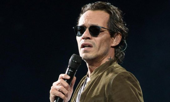 controlvacilon's tweet image. Marc Anthony lo tildan de Diente Podrido.😱😭🤢 La foto muestra un notable deterioró en los dientes del salsero. Los cibernautas se lo atribuyeron a posibles malos hábitos alimenticios o consumo regular de tabaco, entre otras razones.instagram.com/p/BjC6AqAB4eM/…