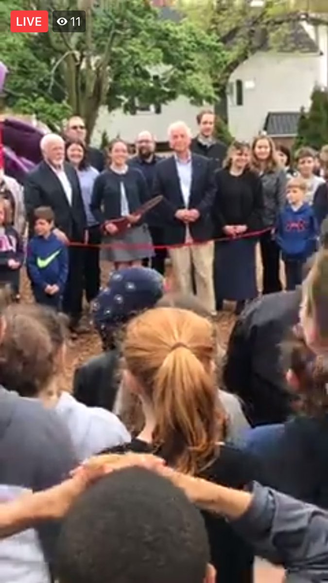 SMS_Chicago's tweet photo. Ribbon cutting at our new playground! Thanks @kaboom @40thWard #CPD https://t.co/ory8D1wK1U