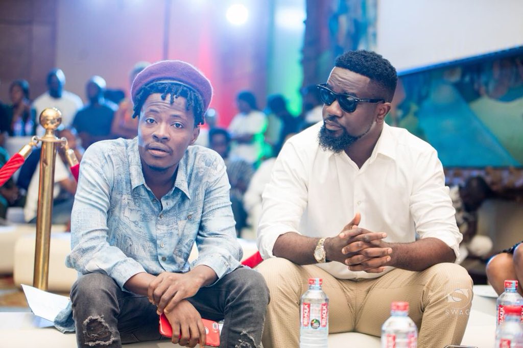 FancyGadam's tweet photo. Pose with the king 🤴, the highest @sarkodie https://t.co/Qxg4lD3wT5