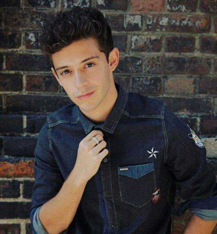 I got the most loving and protective brother ever  <a href="/DrakeMaleficent/">Drake Maleficent</a>