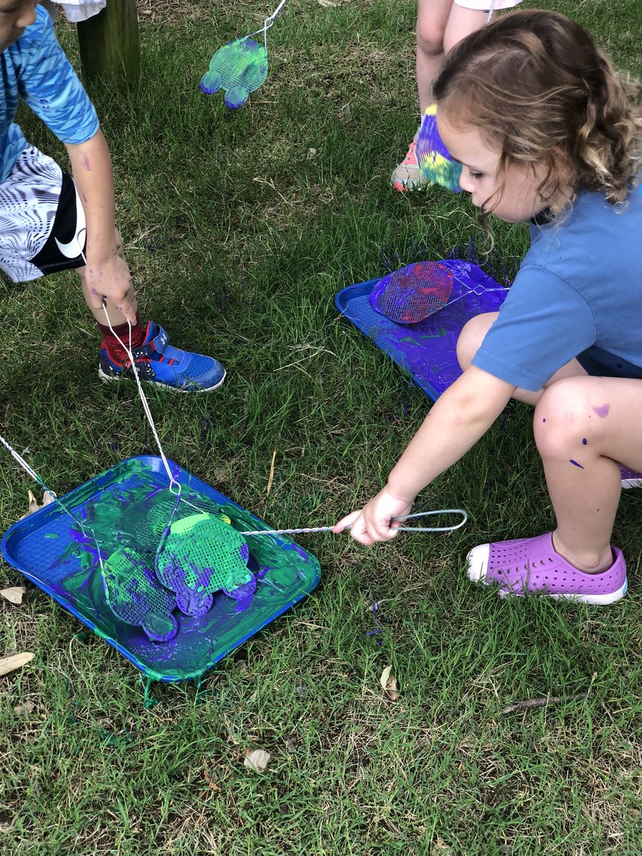 SacevedoMVPS's tweet photo. Fly swatter painting! #mvlittles https://t.co/3oUcORuE0v