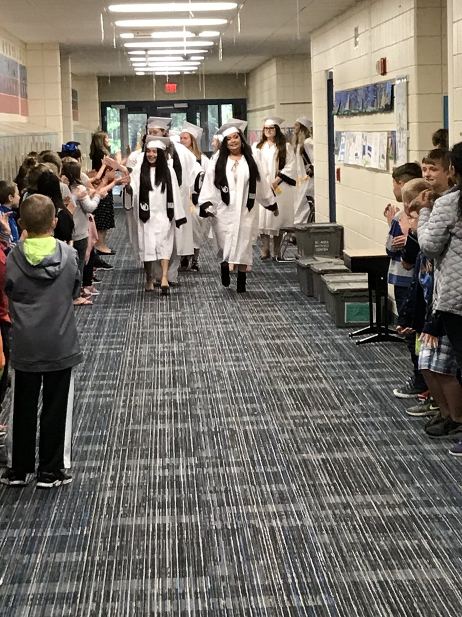 LakeshoreWO's tweet photo. WO Class of 2018 taking a victory walk through their old elementary school...kids giving them lots of love and high fives! https://t.co/aBxQRrXTvb