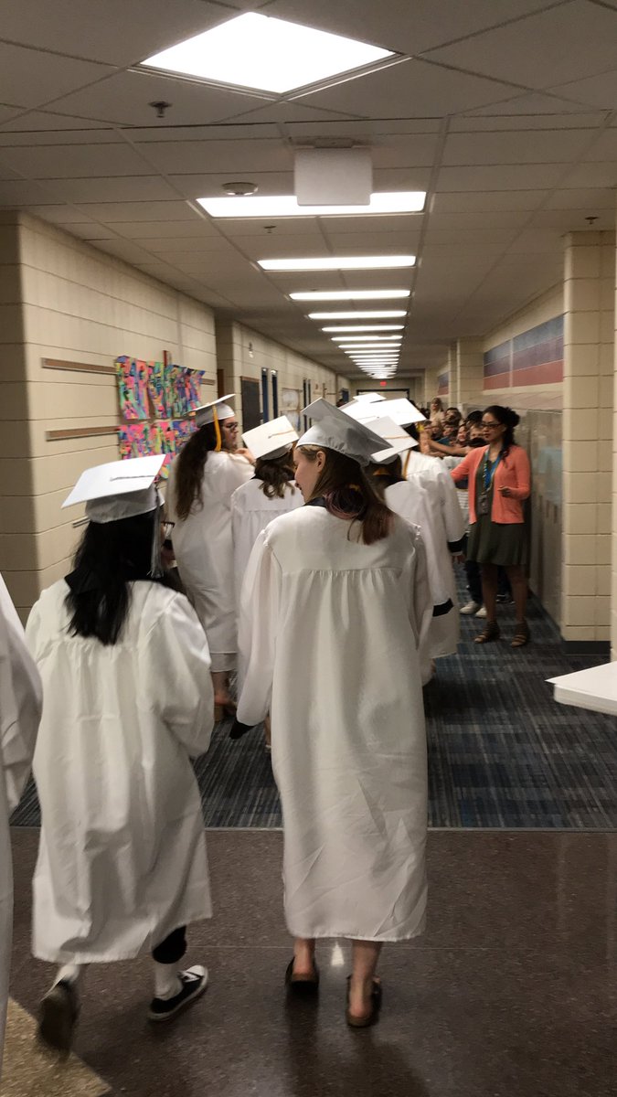 LakeshoreWO's tweet photo. WO Class of 2018 taking a victory walk through their old elementary school...kids giving them lots of love and high fives! https://t.co/aBxQRrXTvb