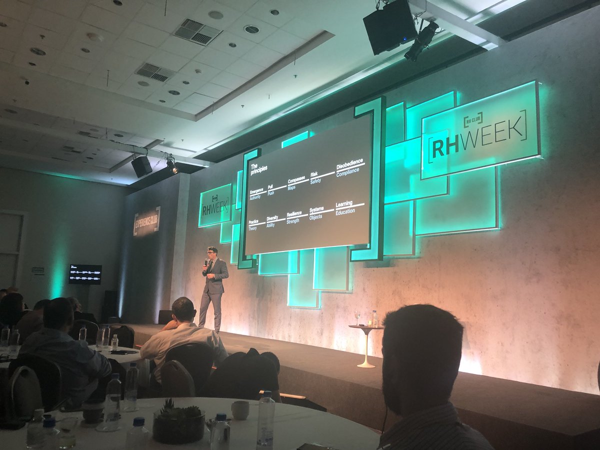 hsmonline's tweet photo. A lógica de um futuro mais rápido sobrecarrega a sabedoria recebida do passado, e as pessoas que têm sucesso serão aquelas que aprendem a pensar de forma diferente. #JeffHowe #rhweek #hsmaovivo https://t.co/zSN0gd7EaY