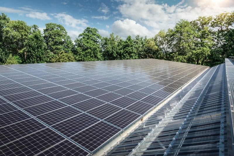 bkw's tweet photo. Vor einem Jahr hat das Stimmvolk Ja gesagt zur Energiestrategie 2050. Nun zeigen sich erste Früchte: Immer mehr Hausbesitzer oder Stockwerkeigentümer betreiben zusammen ein privates Sonnenkraftwerk. #Energiewende #Erneuerbare #Sonnenenergie #Solarenergie
https://t.co/N8JrNsDPWk https://t.co/fd2YXSfNN6