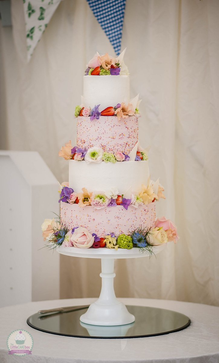 Little_Cake_Box's tweet photo. Loved Charlotte and Led’s choice of wedding cake with sprinkles, chocolate shards, fruit and flowers. Set up at @MarleybrookWed. #wedding #kentwedding #weddingcake #kent https://t.co/qjrrn3BzxK