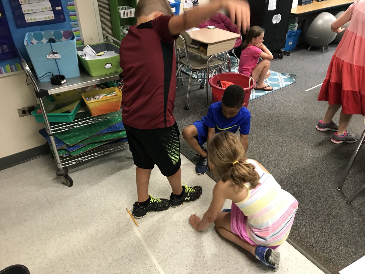 MrsMcCown2nd's tweet photo. We measured & made beds using our feet. The beds are all different sizes! This is why we needs standard units of measurement.#howbigisafoot https://t.co/Y2woRdQMYk