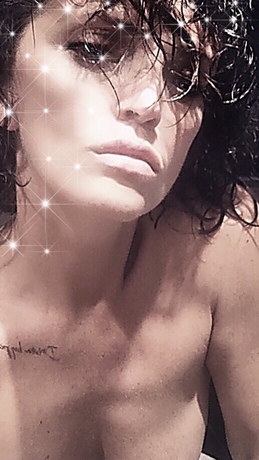 carmen_volc's tweet photo. #mood  #shine#bright#like#a#diamond💎 https://t.co/CqngMNKhO6