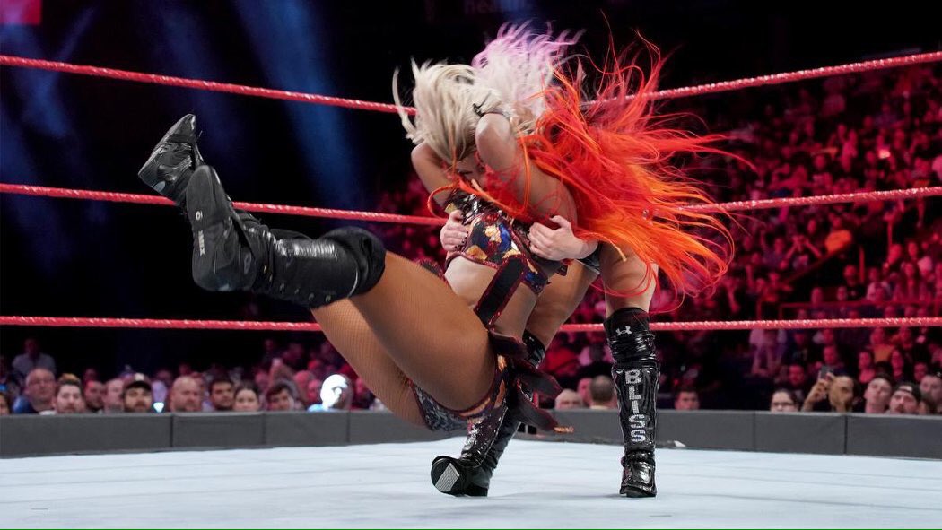 121875Raywwe1's tweet photo. Great Win For @WWEEmberMoon Last Night On #RAW #AMythRises https://t.co/Ao1MPjcxat