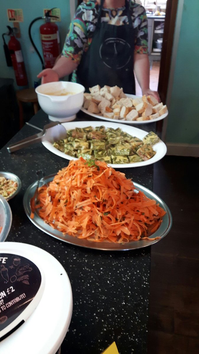 realjunkfoodBri's tweet image. Our cafe is open today from 12.30 till 2 st lukes near 7 dials. The lovely Marco has cooked up a storm of  chicken cacciatora peppers tomato, Stuffed peppers, rice &amp;amp; veg,  carrot &amp;amp; mint salad, hummous, asparagus frittata wow!! #Brighton always #vegan friendly and Pay As You Feel
