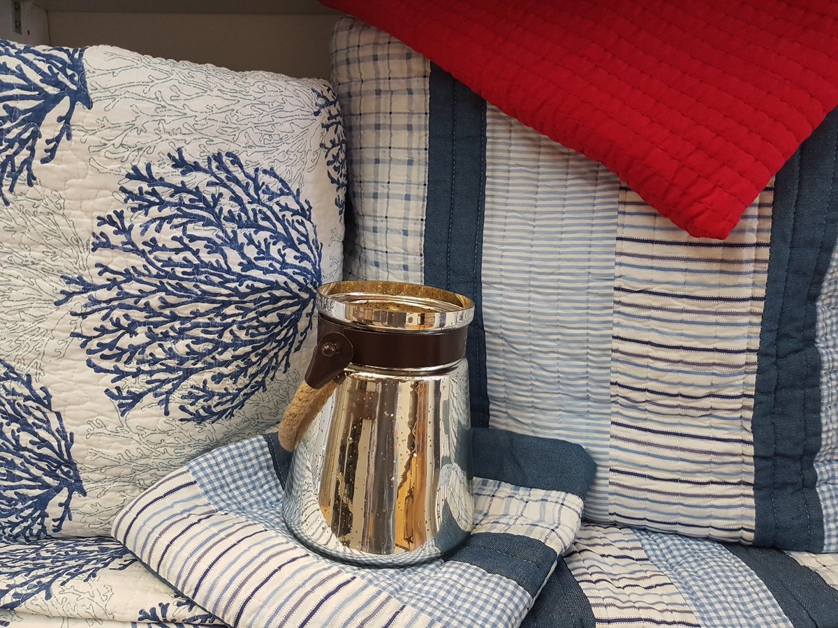 DecorDesignOS's tweet image. This bedding set is now available at Decor Design studio 💙
