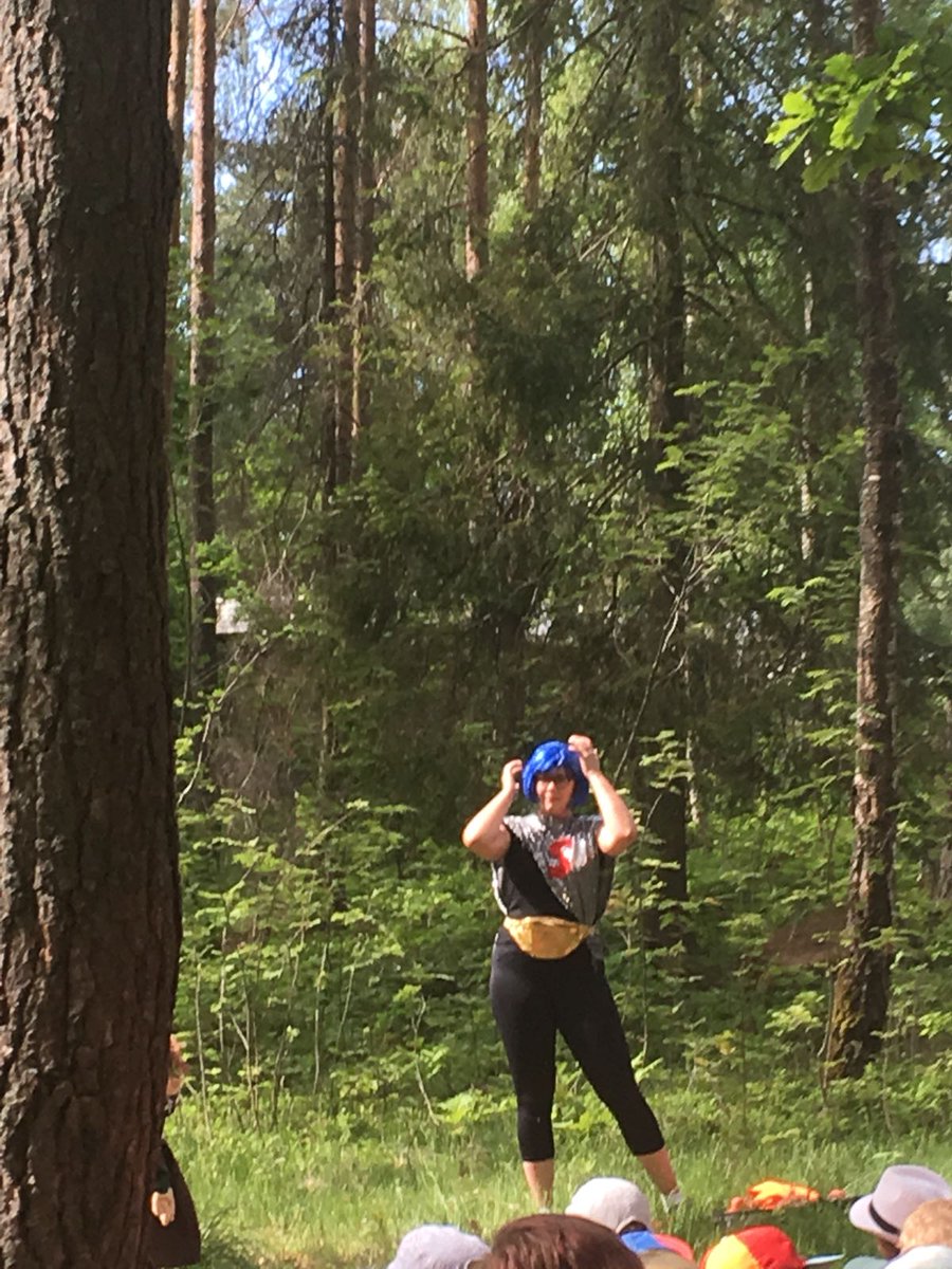 PemburyHouse's tweet photo. We are in a Swedish forest with a group of nursery children watching 2 secret agents act out the story of The Gruffolo (in Swedish). At the end of the story children are given secret agent assignments! #thegruffolo #naturekindergarten #explorationthroughplay https://t.co/3ueIJ37kFm