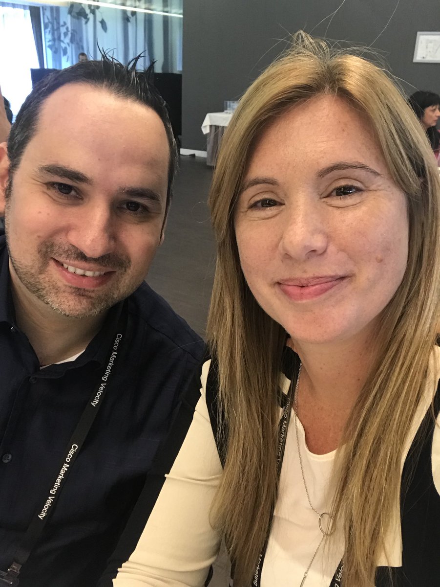 FlorSidotti's tweet photo. #MktgVelocity comiendo con @jorgealanism https://t.co/ZegRF3NlBE