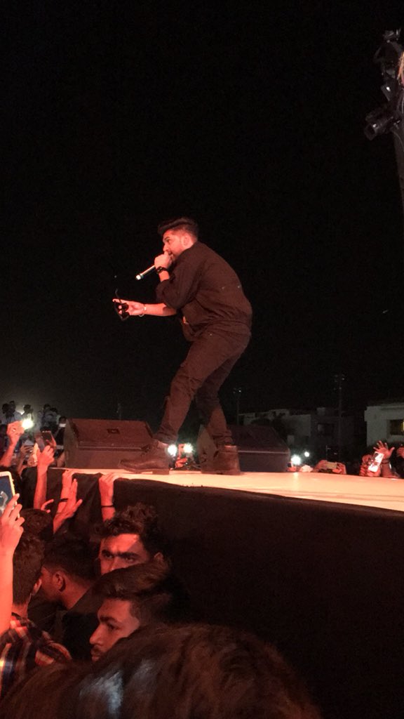 VinodSound_Ahmd's tweet photo. Last Night Was An Wonderful Performance At #Vadodara by.....
#GuRu_RANDHAWA
#Neha_Bashin
#Uravashi_Rautela
#Live_In_Concert🎸#Stage_On_Fire🔥
#JBL_VerTec4889 #Shure #Sennheiser #AvidSc48 https://t.co/m7gvyM2jxY