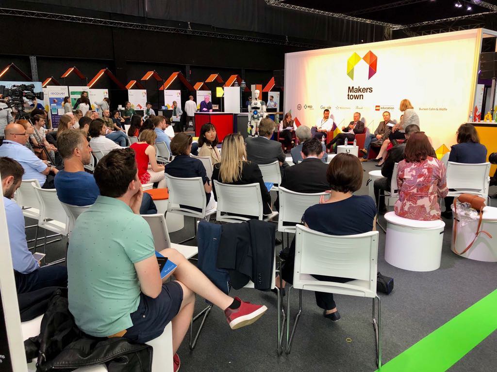 Introducing Oscar's #SENIORFRIENDLY communication and entertainment app at #MakersTown 2018 in Brussels. Proud to be one of the Top 50 startups and inventors in the TOWN OF THE FUTURE.