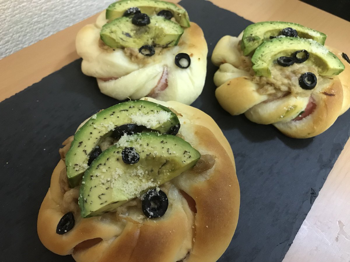Uzivatel せるもん Cooking Na Twitteru アボカドとツナマヨのベーコンロールを作ってみたよ 黒い斑点が気になる D パン パン作り パン作り好きな人と繋がりたい 手作りパン アボカド お腹ぺコリン部