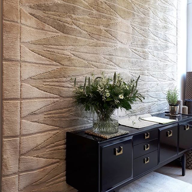 The Marshall Amazon rug from our new Scandinavian inspired collection has arrived in Notting Hill! 100% hand knotted silk. #sinclairtill #newcollection #handmade #interiordesign