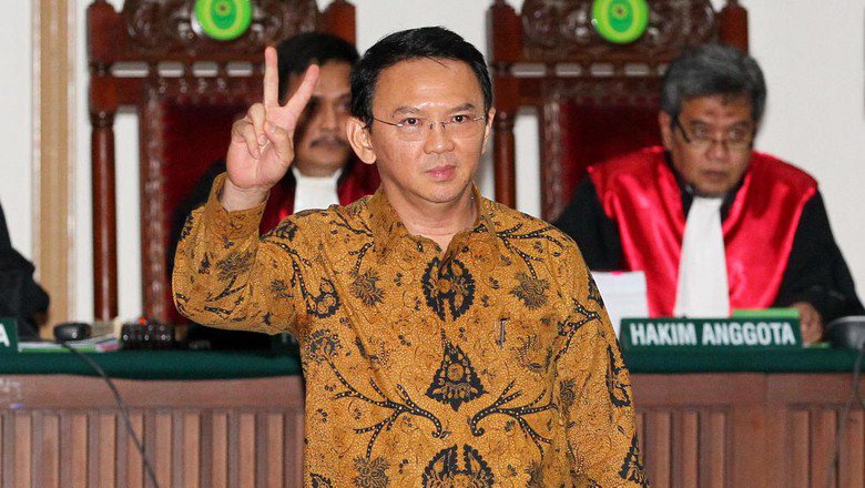 MegaHurasan's tweet photo. #BetaBaileo #BaileoGerakanPerubahan #SalamIndonesiaHebat #2018GantiGubernur  
pak Ahok setuju maluku di pimpin no.2 BAILEO
@tvOneNews https://t.co/SIIvHZxK1q