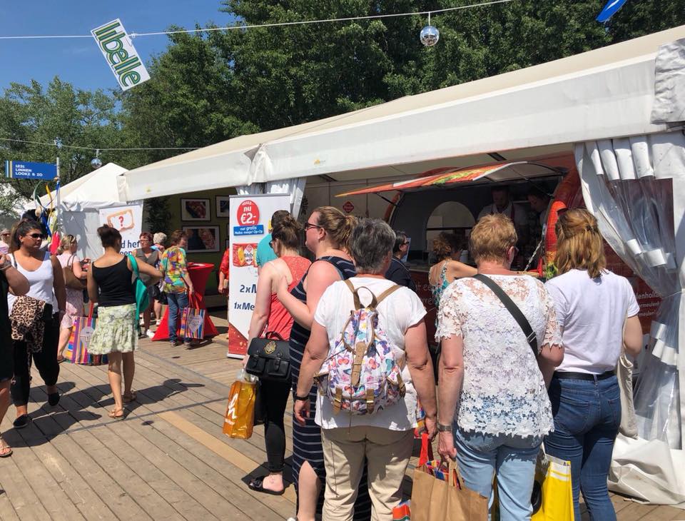 channel_up's tweet photo. Deze week staat Van der Meulen op de Libelle Zomerweek. Wij ontwikkelden de campagne 'Kom jij bij mij op de toast?' en verzorgen de productie van de stand en truck. Kom jij ook toasten? https://t.co/FGiQCPbcYT
