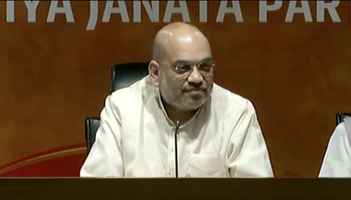 BJP4India's tweet photo. सरकार तेलों के दामों को गंभीरता से ले रही है। कल पेट्रोलियम मंत्री से सभी तेल कंपनियों से भी मीटिंग है : श्री @AmitShah https://t.co/pRrpTrnd46 https://t.co/h21ZIO8c5N