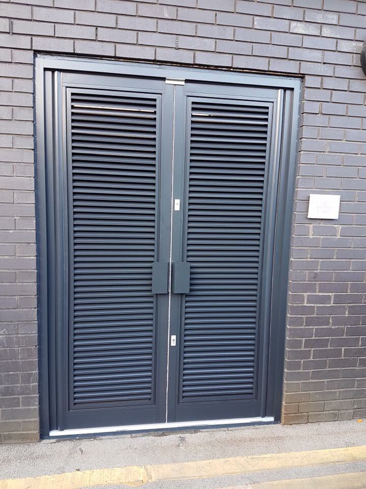 dm2003ltd's tweet photo. New louver doors and frames #louverdoors #aluminiumlouvers #strongdoors #aluminiumdoorssheffield #birdmesh #insectmesh https://t.co/USLAAMEAnr