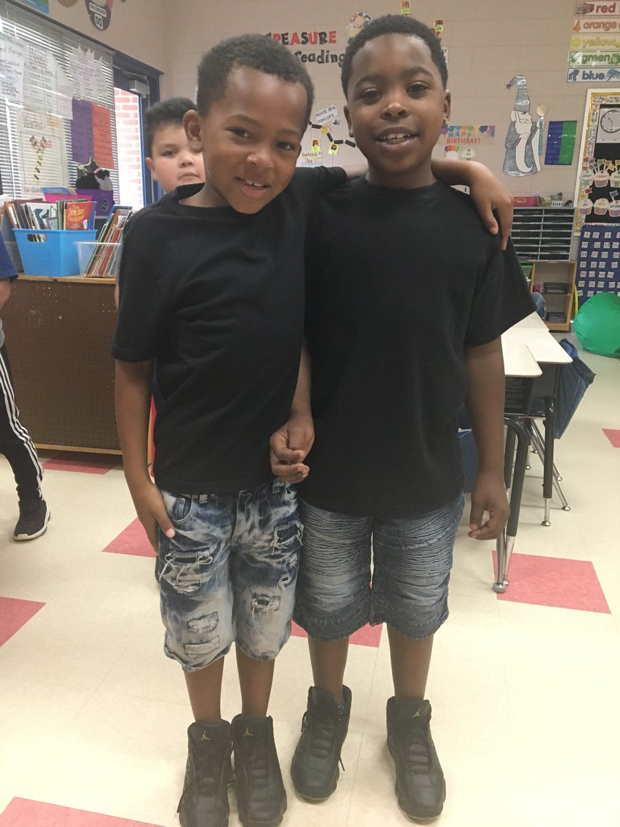 mrsBlove24's tweet photo. Tuesday Twin day!! #weareaycock #EOGspiritweek https://t.co/ME0oZPpY6R