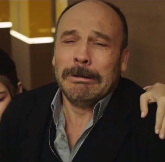 Final yazısını görünce inandım. Hep bir umut vardı belki sezon finali olur belki bir mucize olur dedim.....
Resmen çiftimiz harcandı resmen göz göre göre final oluyor masal bitiyor!
Asfer daha düzgün aşklarını yaşayamadan bitiyor😰 
SENİN ABV. <a href="/KanalD/">Kanal D</a> 

#SiyahBeyazAşk #AsFer