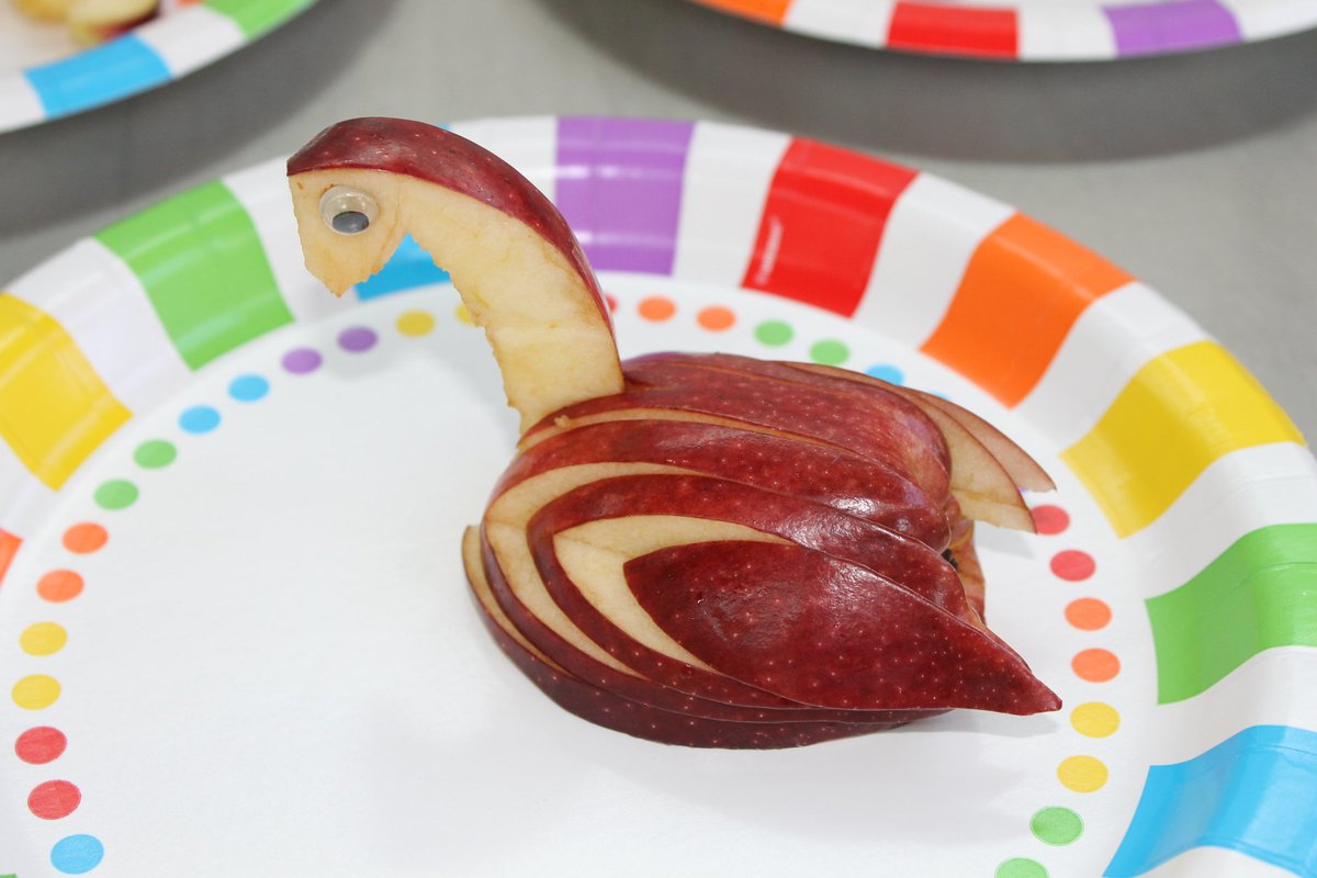 CampZeke's tweet photo. Who says you shouldn't play with your food?

#foodart #veggieart #fruitart #culinaryarts #culinarycamp #cookingcamp #summercamp #jewishcamp #campzeke #cooking #swan #apple https://t.co/JIuw8jCq8p