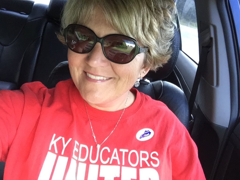 BrianaJonesPul1's tweet photo. If you know me... you know I HATE selfies... but had to take this one this morning! #kyeducatorsunited #supportpubliceducation #supportthosewhodo https://t.co/er9F2s6ngv