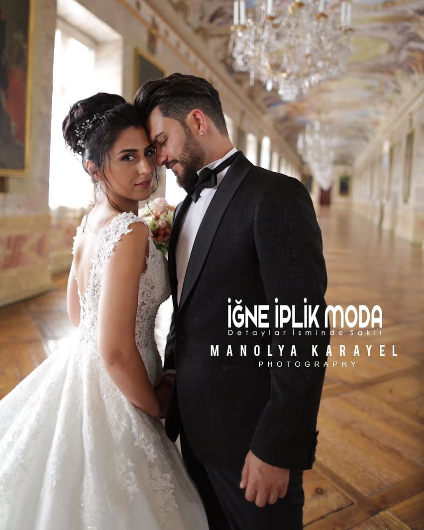 Prensesler gibi!
#igneiplikmodagelini Aylin Hanım'ın seçimi olan uzun kuyruklu ve dantel işlemeli #İğneİplikModa gelinliği sizce de harika görünmüyor mu? Aylin Hanım'a bir ömür mutluluklar diliyoruz. 
#iğneiplikmoda