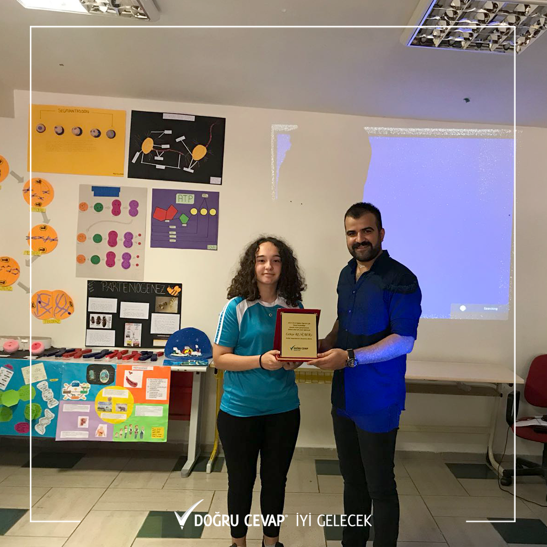 dogrucevapk12's tweet photo. Bilimin ufuk açan dünyasında yeni deneyimler kazanıyoruz. Doğa Bilimleri Derneği'nin de sunum yaptığı Pendik Temel Lise Bilim Şenliği'nde öğrencilerimiz, dikkat çeken projelerini ve çalışmalarını tanıtma imkânı buldu. #bilim 
@dogabilimleri https://t.co/DcFinU5Mmv
