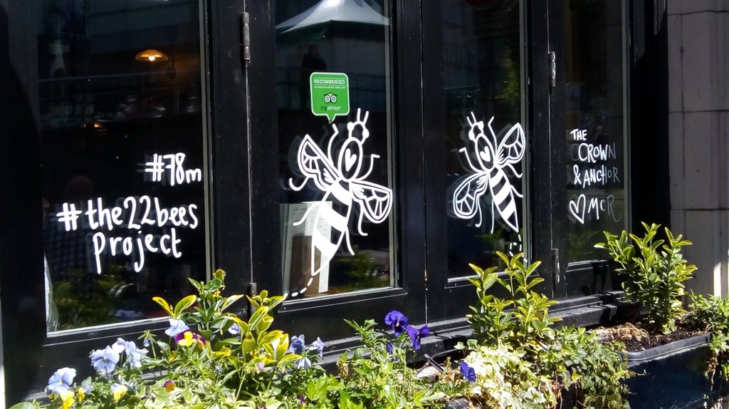 JH_CrownAnchor's tweet image. #WeStandTogether !!
Thanks so much to @22BeesProject for their beautifully designed window art for us 🐝 💓
#MCR #the22beesproject #Manchester #mancmade 
@JosephHolt1849 @ILoveMCR @allofmcr @McrPulse @MCRCentralCamra