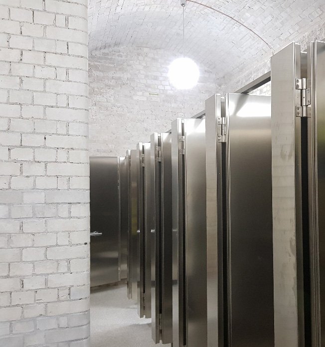 KemmlitUK's tweet photo. Great article from @dezeen on the #DavidChipperfield extension at @royalacademy https://t.co/qeiLP2HWpl we are so thrilled to have been specified for this project. #ThankYou #Tuesdaythoughts #lovethisbuilding #amazingbuilding #architecture #design https://t.co/PXsiwZRpnQ