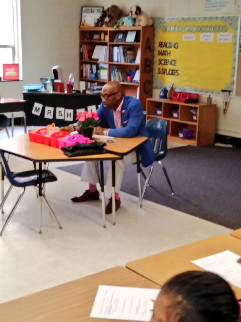 #careerday @ steele creek elementary...letting em know about this #radio life...#Vteam #grownmanradio