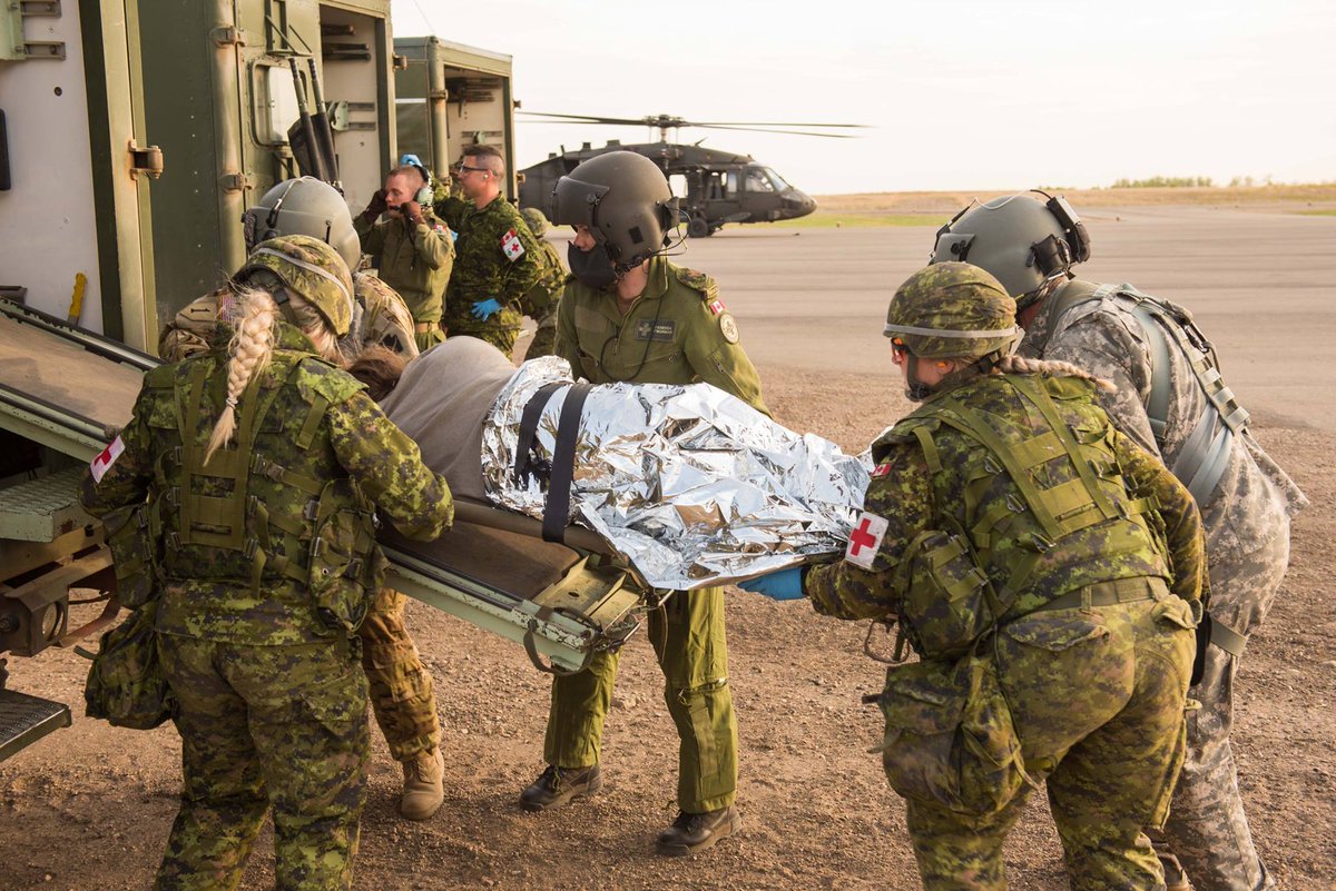 CanadianArmy's tweet photo. (Simulated Injuries) Members of 5 Field Ambulance receive casualties by Blackhawk helicopter from Nebraska Army National Guard's Company G, 2/104th Aviation Regiment to a Unit Medical Station (UMS) during Exercise #MAPLERESOLVE 2018.
Photos: Corporal Frédérick Belleau https://t.co/7W0DlJIxfq