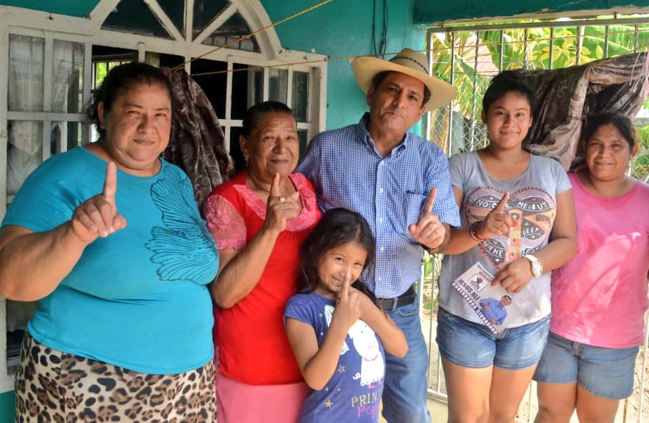 CanacoTabasco's tweet photo. #ChuchoAlí ¿Cuál ciudadano eres? El que se queja de malos gobernantes pero lo hace desde la comodidad?¿Ó el que además participa construyendo una nueva opción? Si eres un ciudadano valiente, seamos equipo y podemos lograr por primera vez en la historia un #GobiernoCiudadano https://t.co/zHOljjeGMK