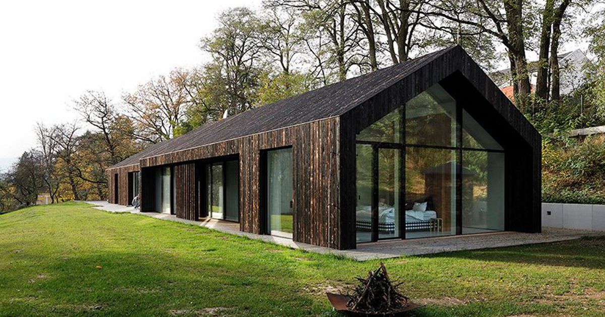 one-story family house in czech republic by ateliér kunc is covered with charred larch
designboom.com/architecture/f…