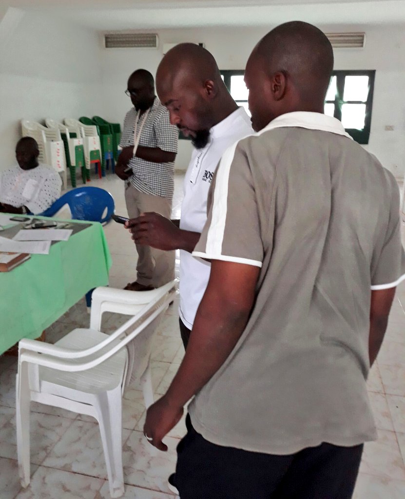 SaustheneGuy's tweet photo. Les acteurs de la production animale de la région ouest de la côte d'Ivoire #Man découvrent les nouvelles fonctionnalités de l'application de gestion en ligne des coopératives agricoles. @kenloh @SugubaAfrica @AAINOnline @AgriStartSumm @AGRAAlliance @AgribusinessTV @issamchleuh https://t.co/fQfbTBLbeT