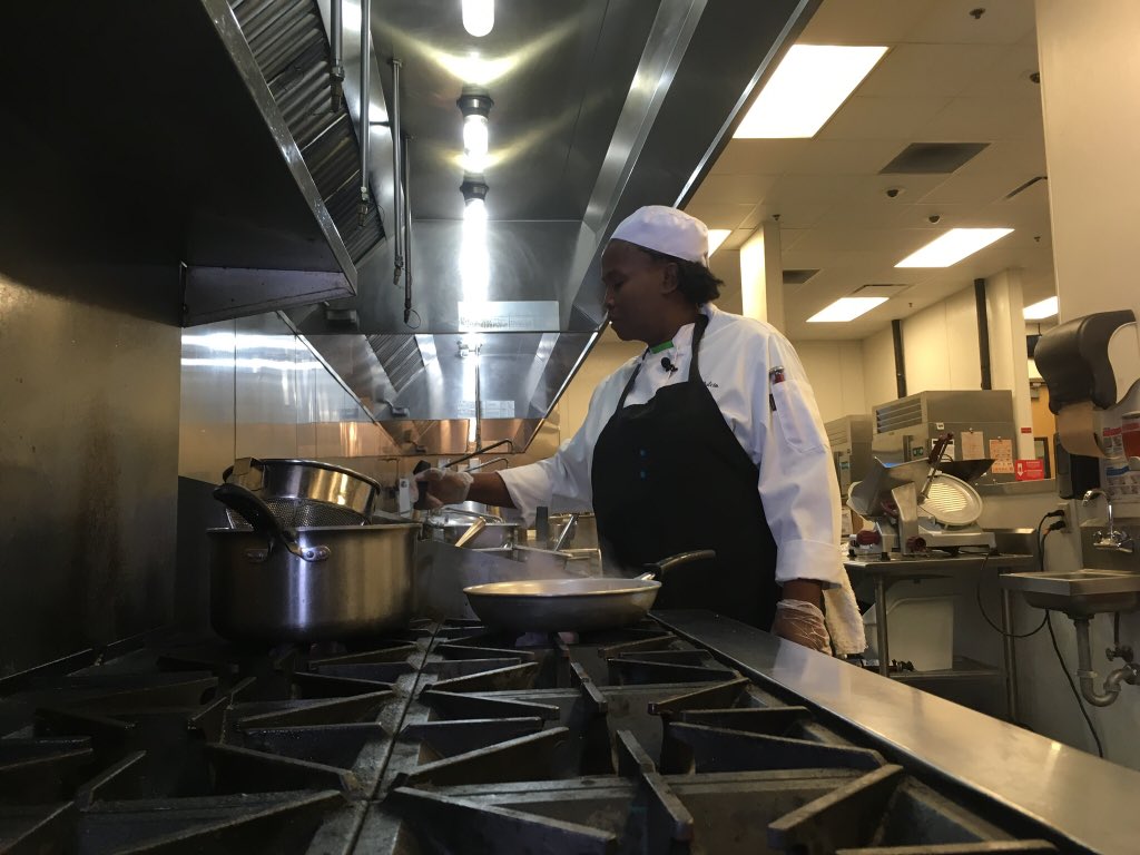 emurray1's tweet photo. #Heartwarming story here! Soline struggled with depression &amp; unemployment for years, but that turned around when she found the @feedhopenow culinary program. To give back, she donated her first #taxrefund back to say thank you! ❤️ @MyNews13 https://t.co/n9wmOK1a1z