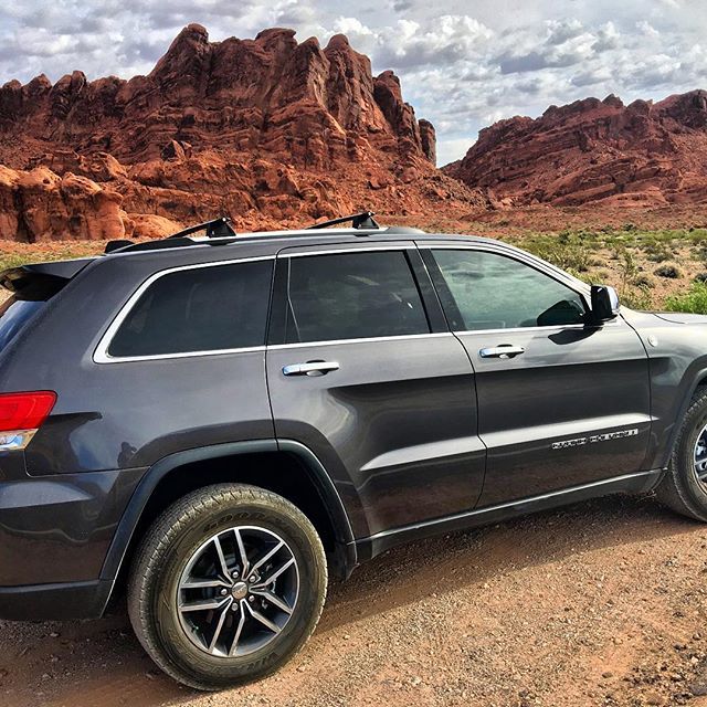 menuofmusings's tweet photo. Exploring for a new travel guide. #NevadaStateParks #ValleyofFire #Jeep #JeepGrandCherokee #WheresDelilahMaeToday https://t.co/T4PHYSc923