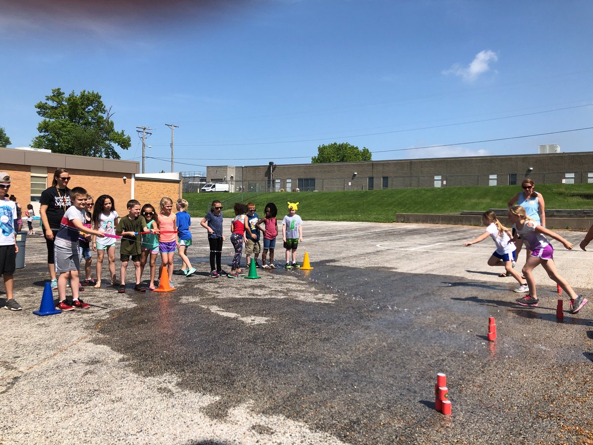 CatChandler's tweet photo. Field day at @Monroe #physed https://t.co/OKS1MEJrxR